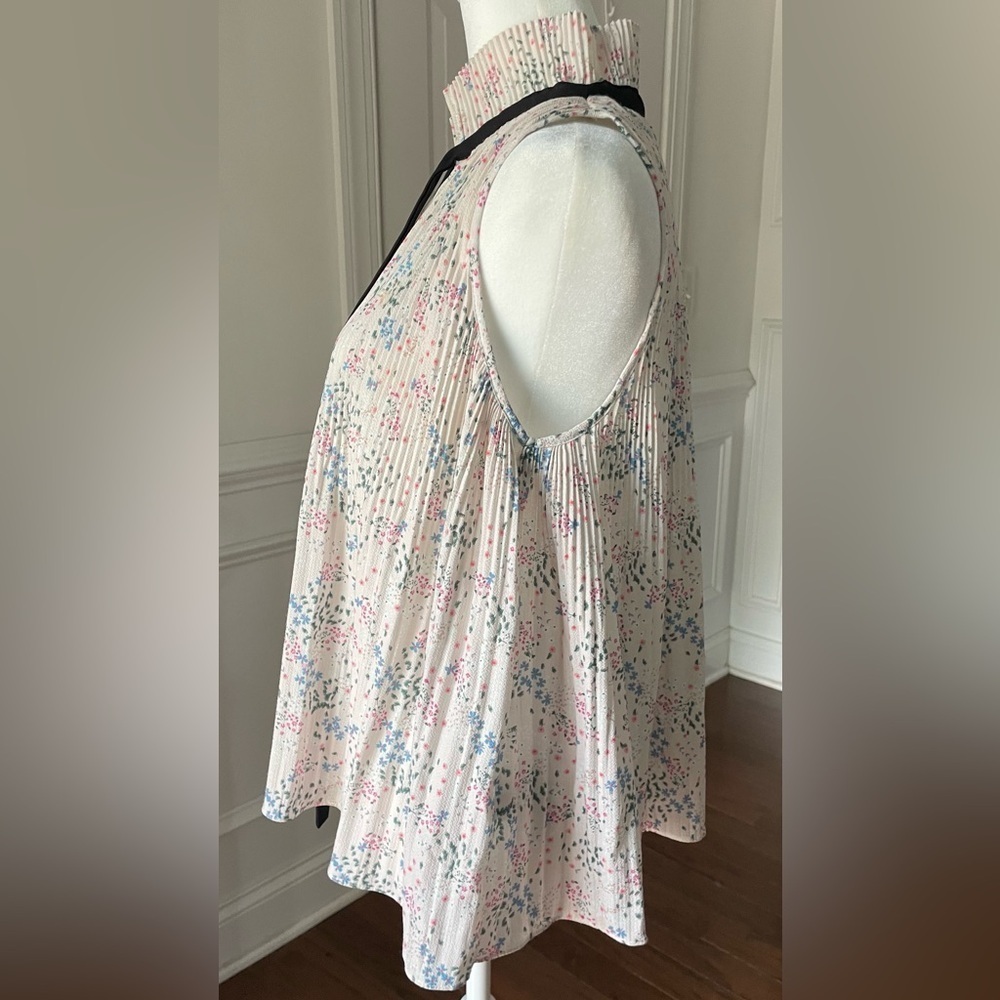 English Factory Sleeveless Pleated Floral Blouse – Size Small - Picture 3 of 5